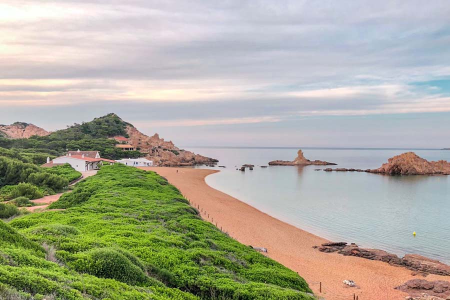 cala-pregonda-una-de-las-mejores-playas-del-norte-de-Menorca