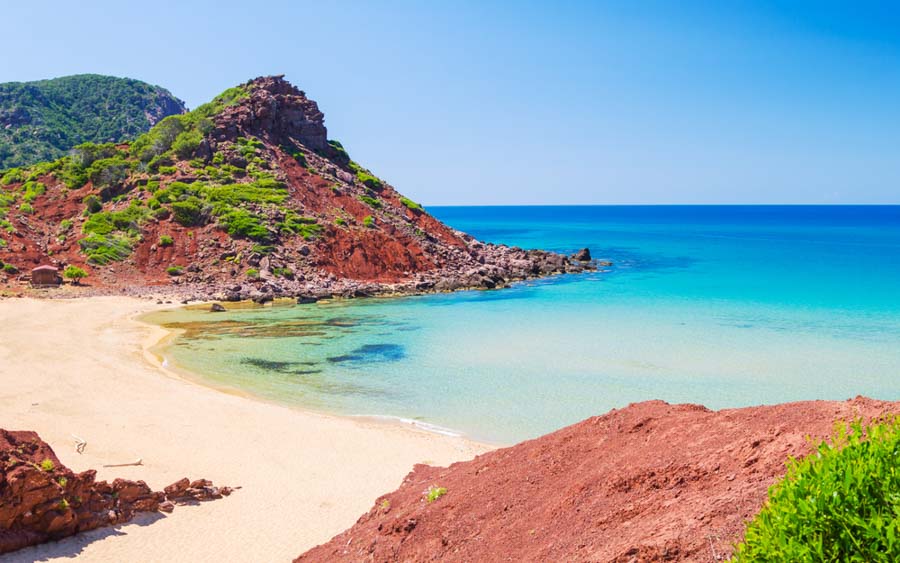 playa- cala-pilar-una-de-las-mejores-playas-del-norte-de-Menorca